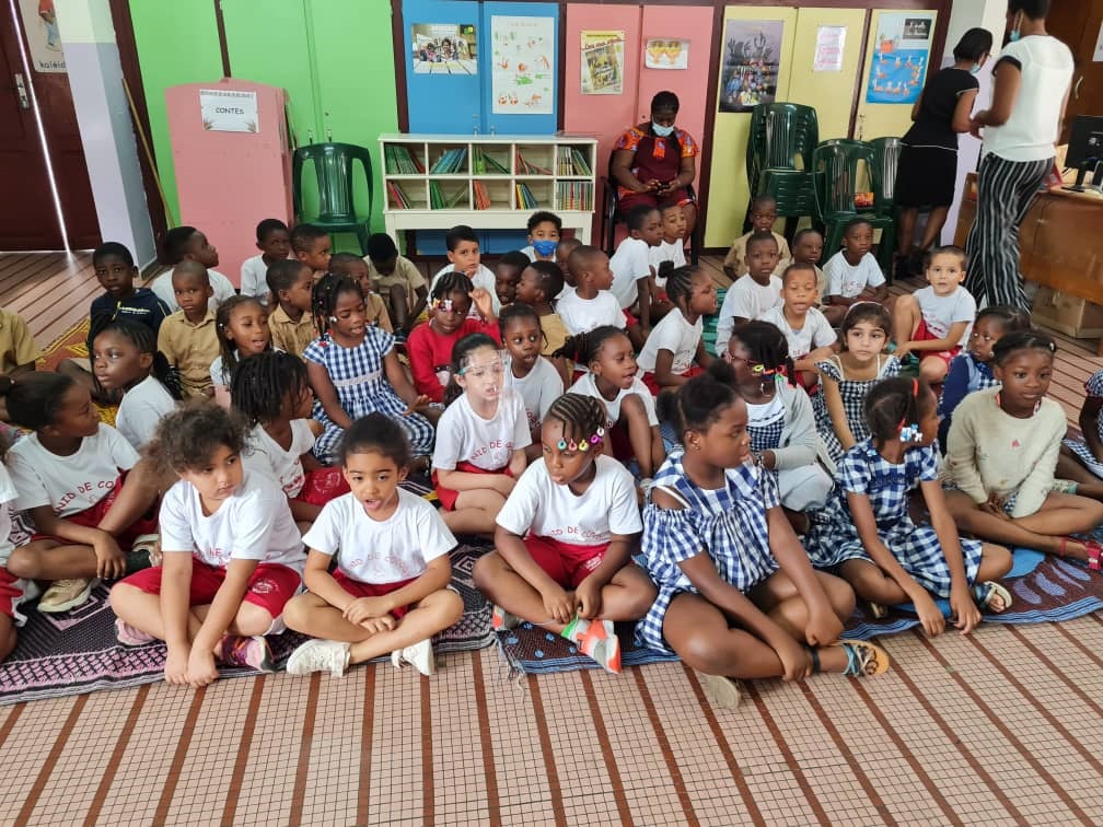 Rencontre des élèves de CP avec l'écrivaine de livres pour enfants : Mme. Gina Dick Boguifo