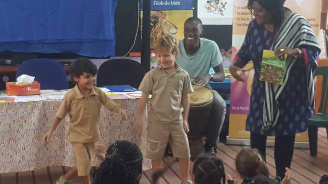 Rencontre des élèves de CP avec Mariame Gba, auteure de livres pour enfants. 