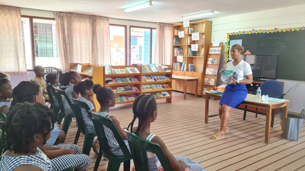 Rencontre des élèves de élèves de CM1C avec Charline Legault, auteure du livre N'Dogoula